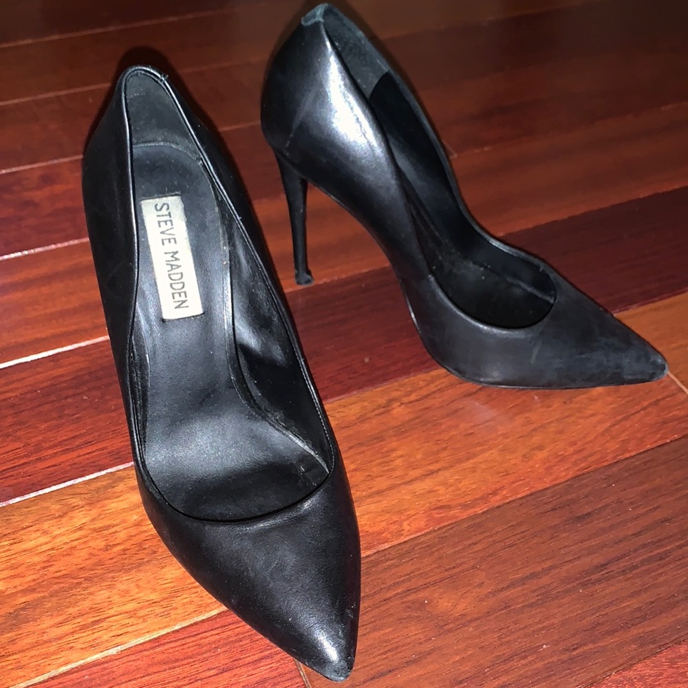 Black Pointy Toed Steve Madden Pumps